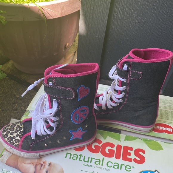 Girls high top shoes (gently used) - Picture 5 of 7